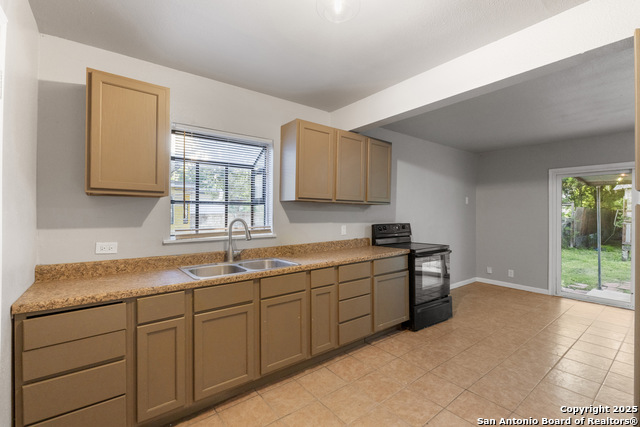 Listing photo id 12 for 1039 Alexander Hamilton
