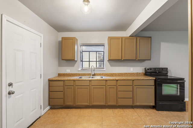 Listing photo id 13 for 1039 Alexander Hamilton