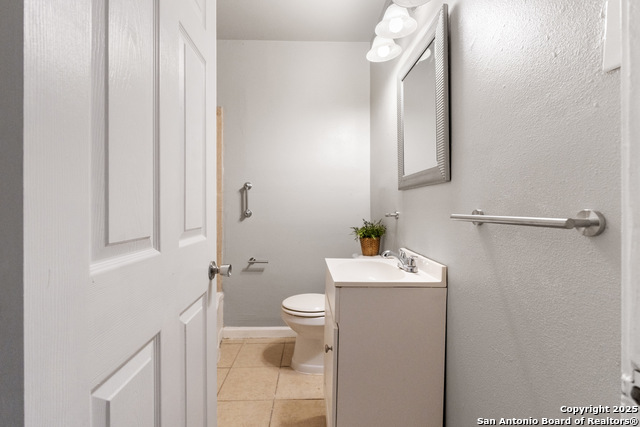 Listing photo id 14 for 1039 Alexander Hamilton