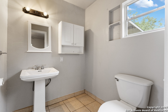 Listing photo id 19 for 1039 Alexander Hamilton