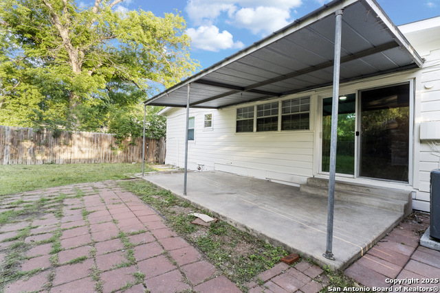 Listing photo id 21 for 1039 Alexander Hamilton