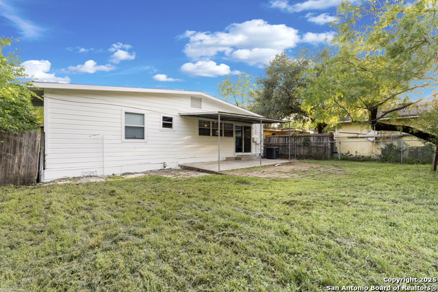 Listing photo id 22 for 1039 Alexander Hamilton