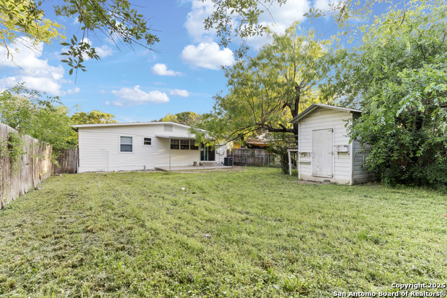 Listing photo id 23 for 1039 Alexander Hamilton