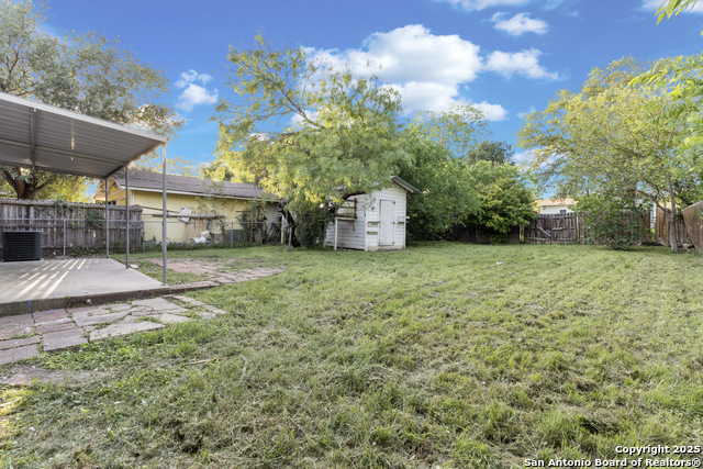 Listing photo id 24 for 1039 Alexander Hamilton