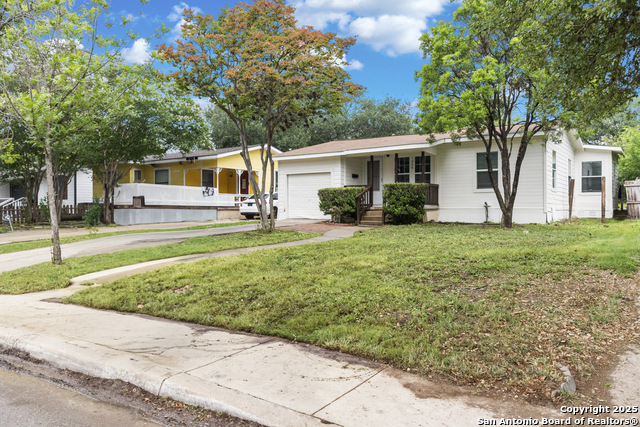 Listing photo id 1 for 1039 Alexander Hamilton