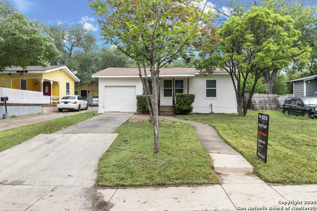 Listing photo id 2 for 1039 Alexander Hamilton