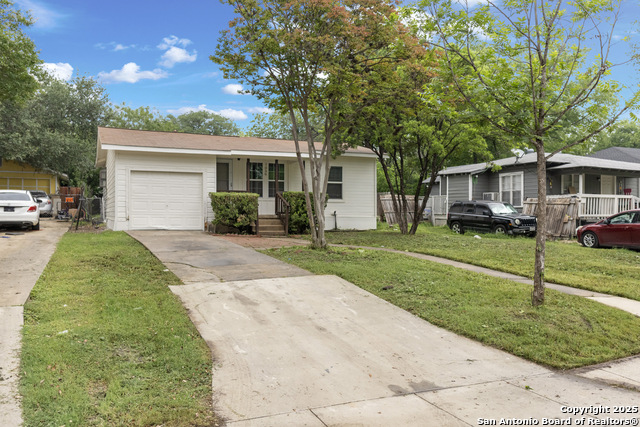Listing photo id 3 for 1039 Alexander Hamilton