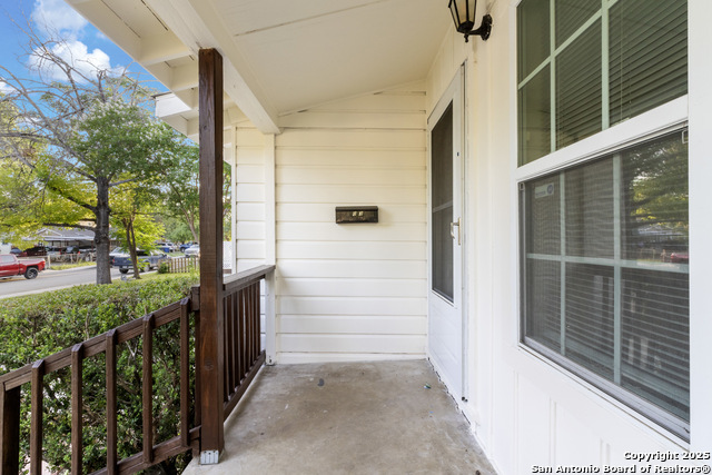 Listing photo id 4 for 1039 Alexander Hamilton