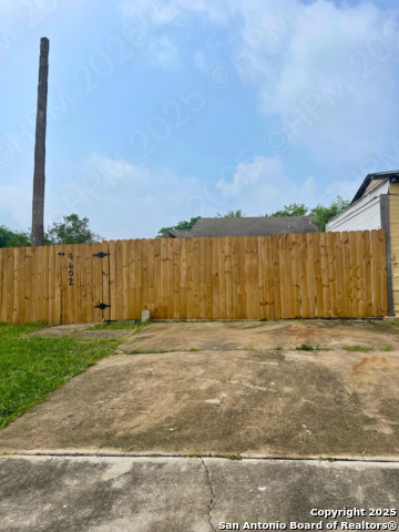 Image 11 of 12 For 9602 Vale Dr
