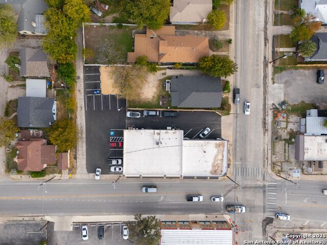Listing photo id 12 for 2100 Mccullough