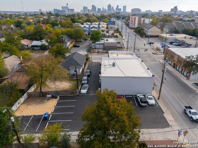 Listing photo id 13 for 2100 Mccullough
