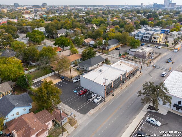 Listing photo id 14 for 2100 Mccullough
