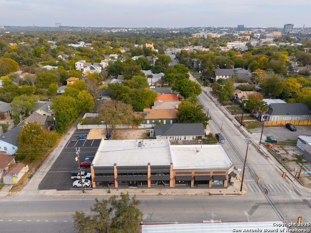 Listing photo id 15 for 2100 Mccullough