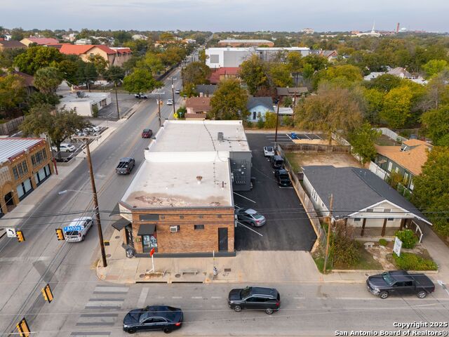 Listing photo id 17 for 2100 Mccullough