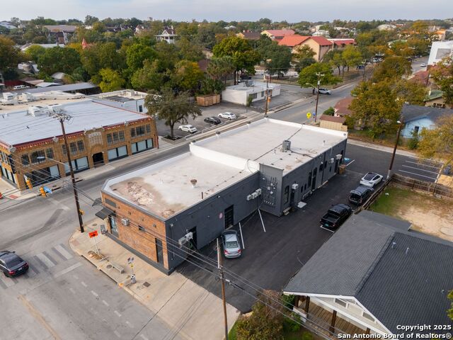 Listing photo id 18 for 2100 Mccullough