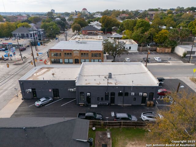 Listing photo id 19 for 2100 Mccullough