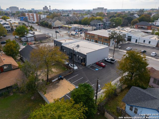 Listing photo id 20 for 2100 Mccullough