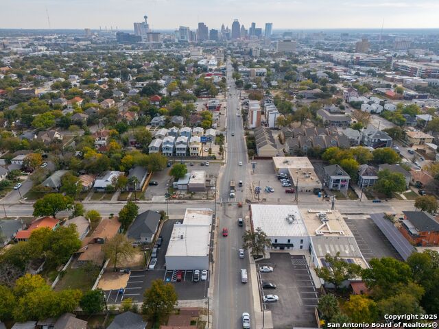 Listing photo id 21 for 2100 Mccullough