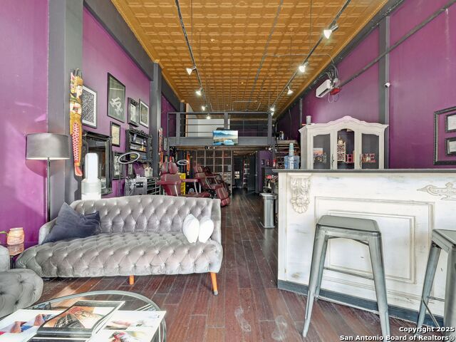 Listing photo id 23 for 2100 Mccullough