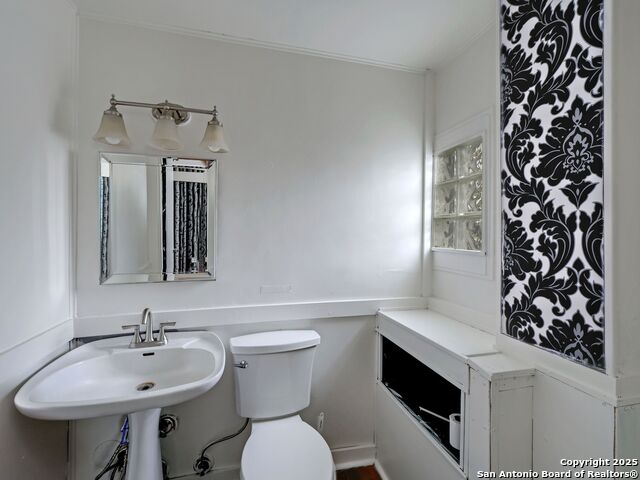 Listing photo id 25 for 2100 Mccullough
