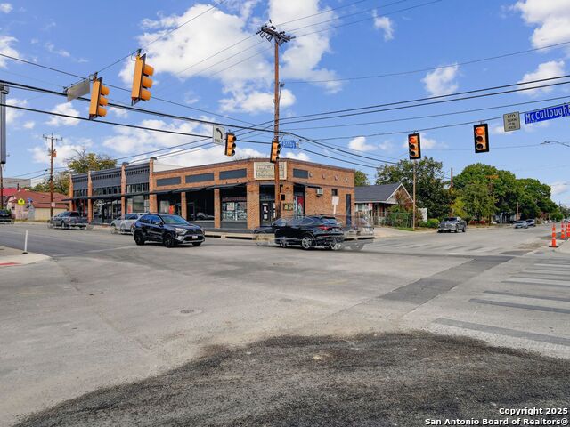 Listing photo id 1 for 2100 Mccullough