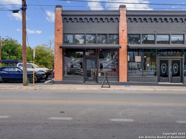 Listing photo id 3 for 2100 Mccullough