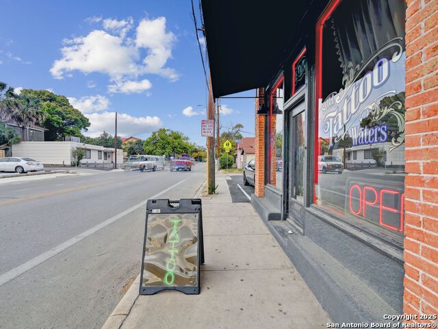 Listing photo id 7 for 2100 Mccullough