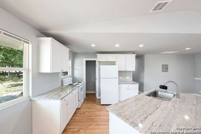 Image 4 of 26 For 2792 Woodcrest