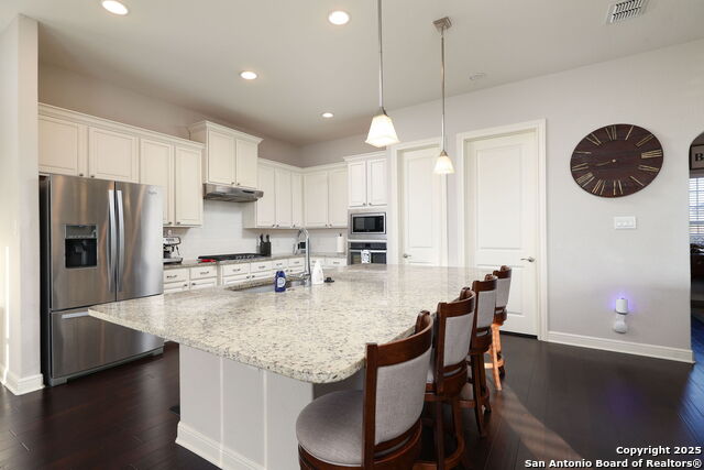Listing photo id 11 for 242 Sittre Drive