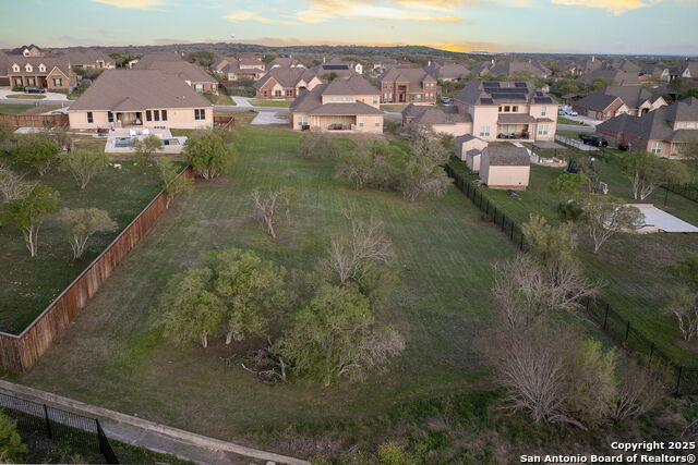 Listing photo id 19 for 242 Sittre Drive