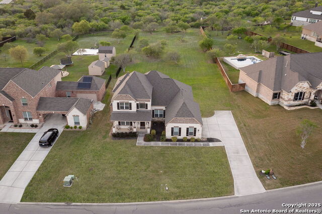 Listing photo id 2 for 242 Sittre Drive