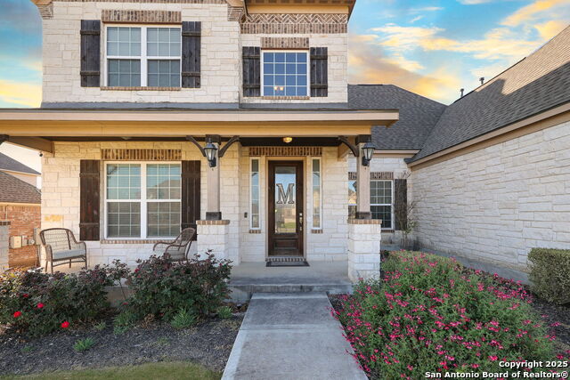 Listing photo id 3 for 242 Sittre Drive