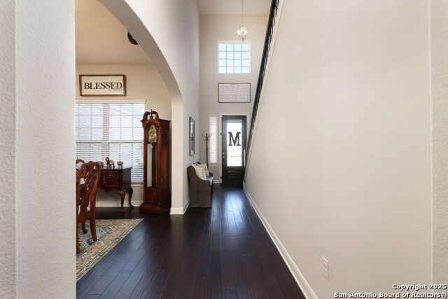 Listing photo id 5 for 242 Sittre Drive