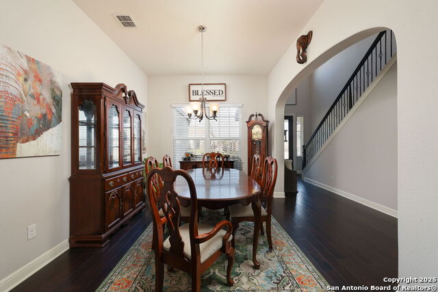 Listing photo id 6 for 242 Sittre Drive