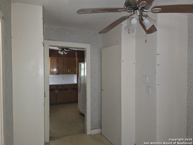 Listing photo id 8 for 130 E Harding