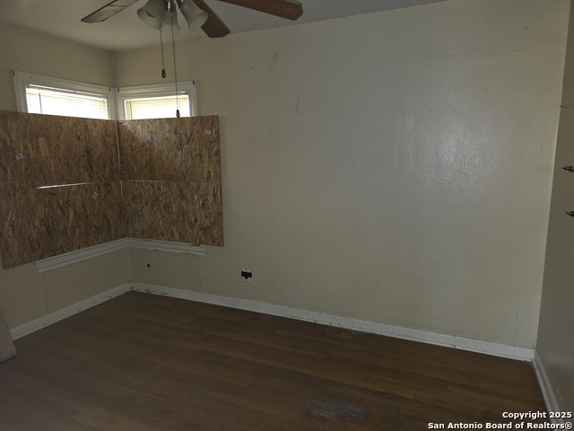 Listing photo id 12 for 130 E Harding
