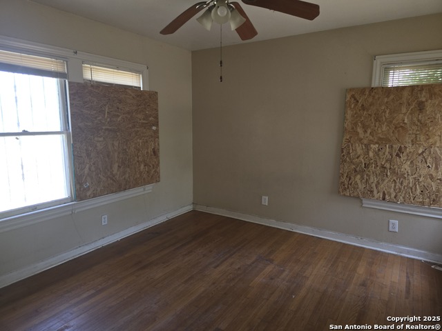 Listing photo id 13 for 130 E Harding