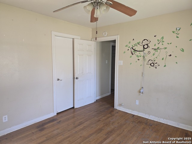 Listing photo id 14 for 130 E Harding