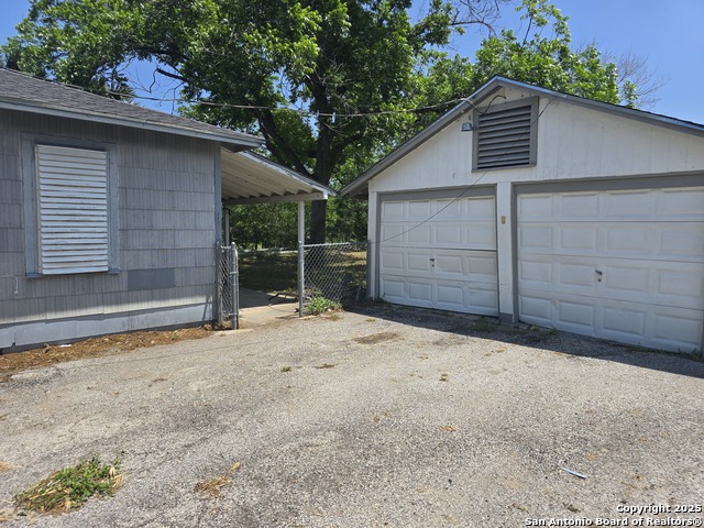 Listing photo id 2 for 130 E Harding