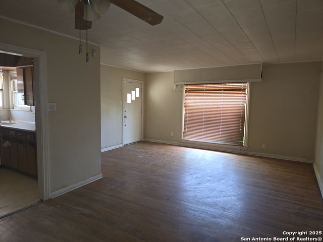 Listing photo id 4 for 130 E Harding