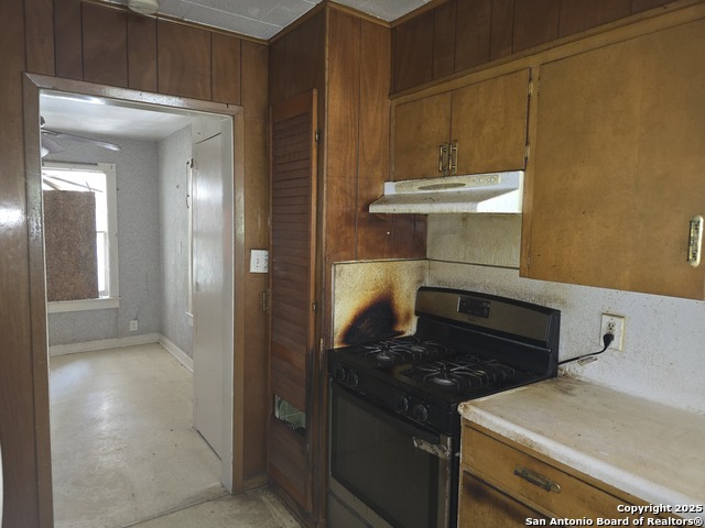 Listing photo id 6 for 130 E Harding