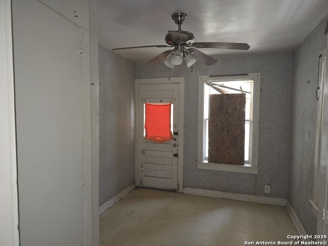 Listing photo id 7 for 130 E Harding