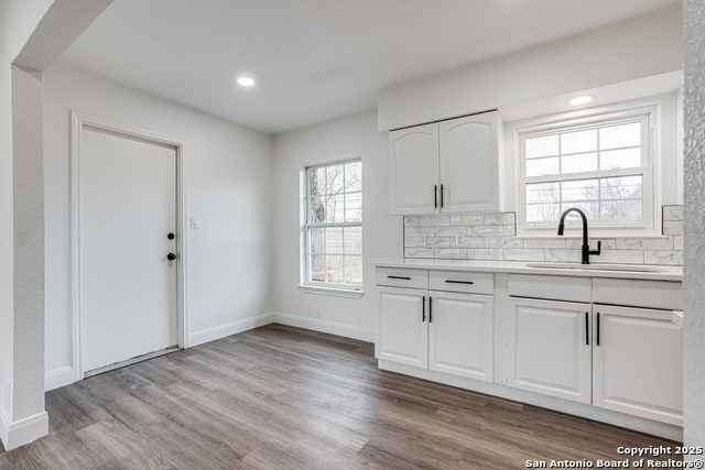 Image 10 of 39 For 447 Shannon Lee St