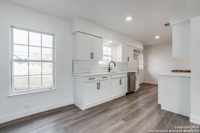 Image 12 of 39 For 447 Shannon Lee St