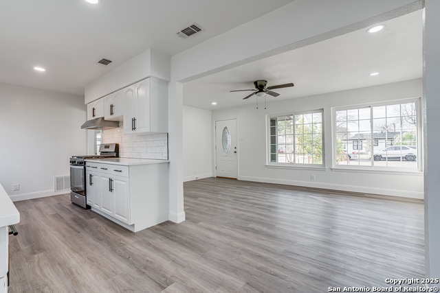 Image 13 of 39 For 447 Shannon Lee St