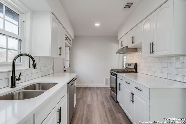 Image 16 of 39 For 447 Shannon Lee St
