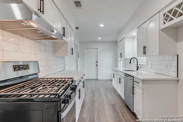 Image 18 of 39 For 447 Shannon Lee St