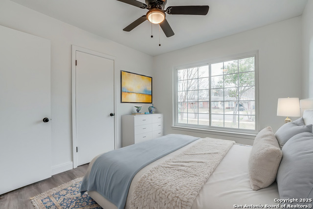 Image 22 of 39 For 447 Shannon Lee St