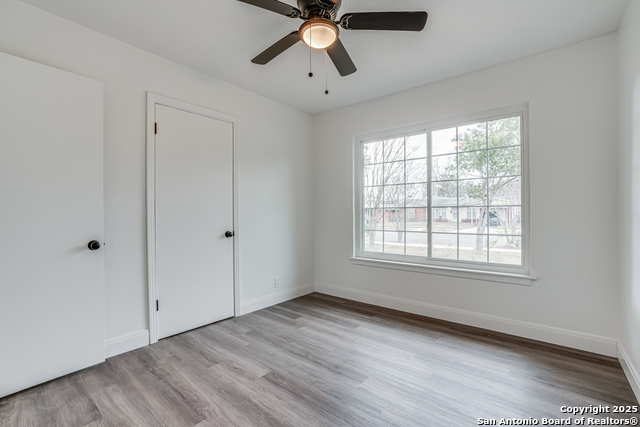 Image 23 of 39 For 447 Shannon Lee St