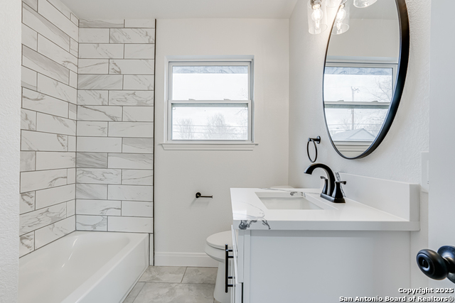 Image 24 of 39 For 447 Shannon Lee St